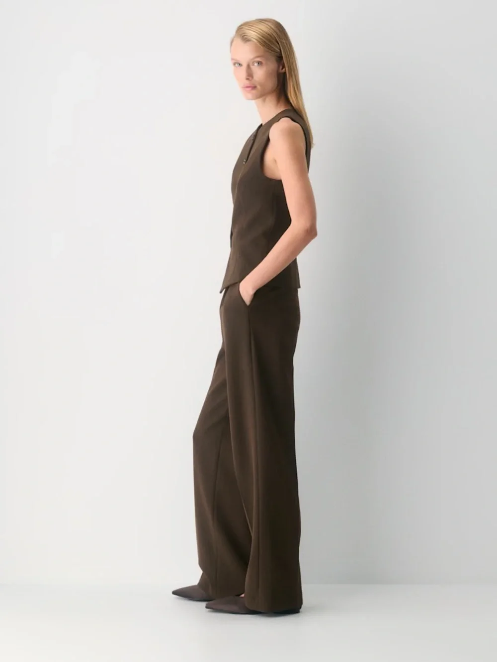 NWT Aritzia The Effortless Pant (Re)ssential - Heather Rich Cocoa Size 4 - Tall - Picture 3 of 9